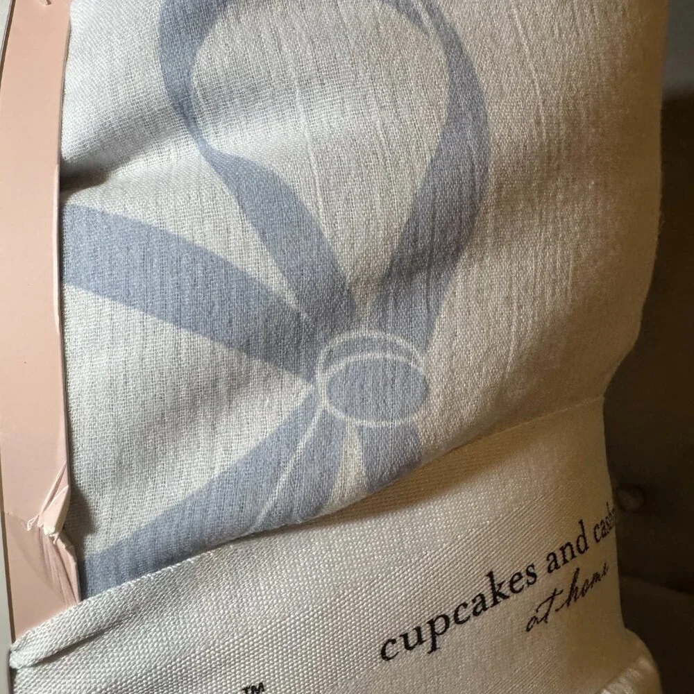 Cupcakes & Cashmere Blue &‎ White Bow Reversible Gauze Blanket 68